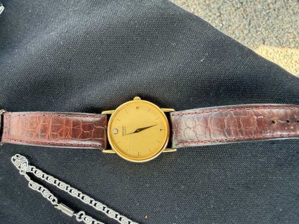 Vintage Seiko Quartz 6530-7009 Gold-Tone Dress Watch with Diamond Marker - Picture 4 of 5